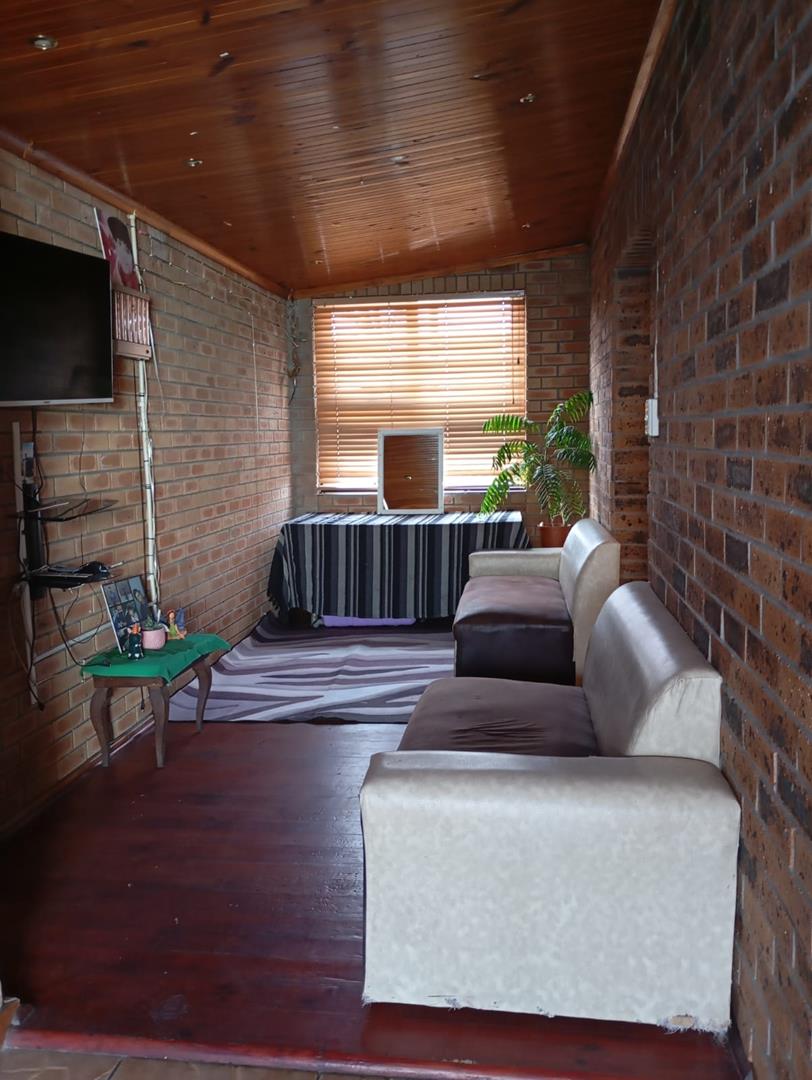 To Let 3 Bedroom Property for Rent in Cravenby Western Cape